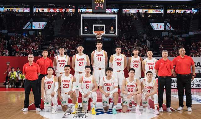 世界杯直播官网app下载入口-FIBA认错,果断换人,3裁判出炉,助裁曾执法CBA,中国男篮或受益