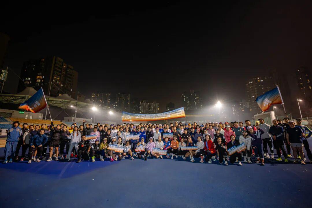 世界杯官方正版软件下载-平凡集结,向光起跑|百练成金,逐金小队的半马启航记