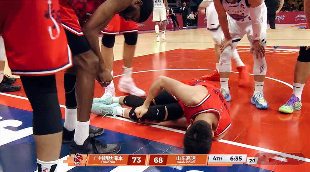 世界杯官方正版软件下载-郭艾伦流泪重伤,CBA爆冷1战:徐昕2双打疯了,山东男篮输得窝囊